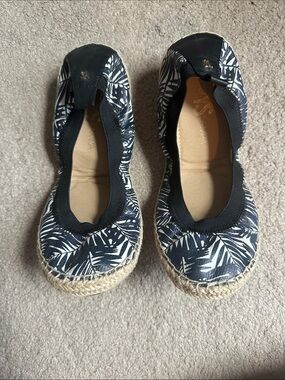 Yosi Samra Foldable Palm Leaf Espadrille Flats in Black and White Sz 7